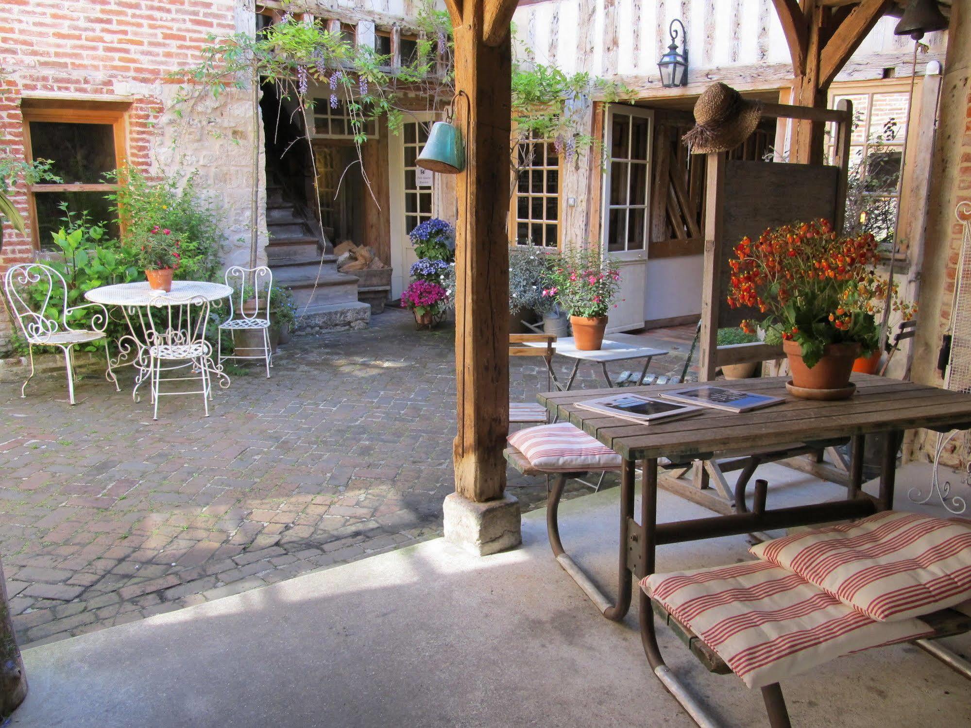 オンフルール ア レコール ビュイソニエール Bed & Breakfast エクステリア 写真